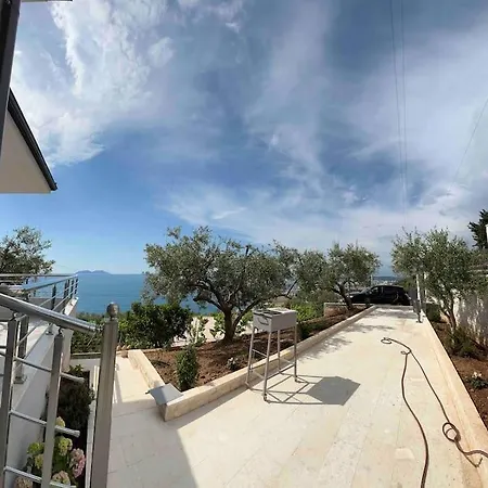 Villa Mimo' S House